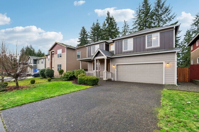 Foto del edificio - Well maintained 4-Bedroom 2.5 bath Graham home w/ Multiple Living Areas