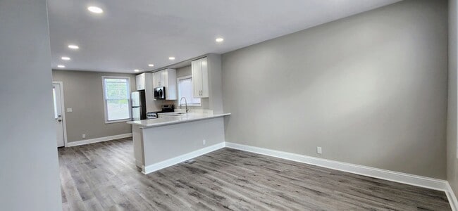 Foto del edificio - Brand new rehab luxury coach house in Albany Park