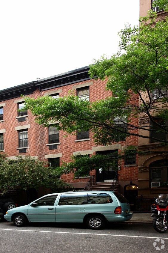 Building Photo - 213 W 21st St