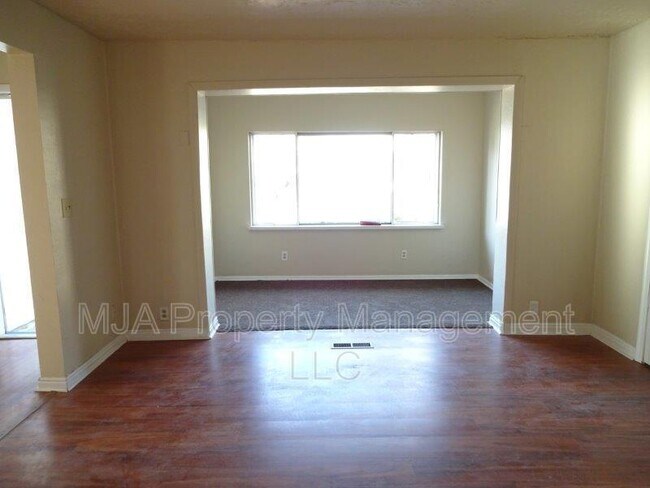 Foto del edificio - 352 Hampton Ave S