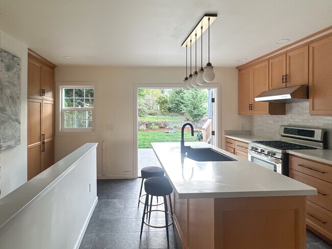 Building Photo - 5816 Reid Dr NW