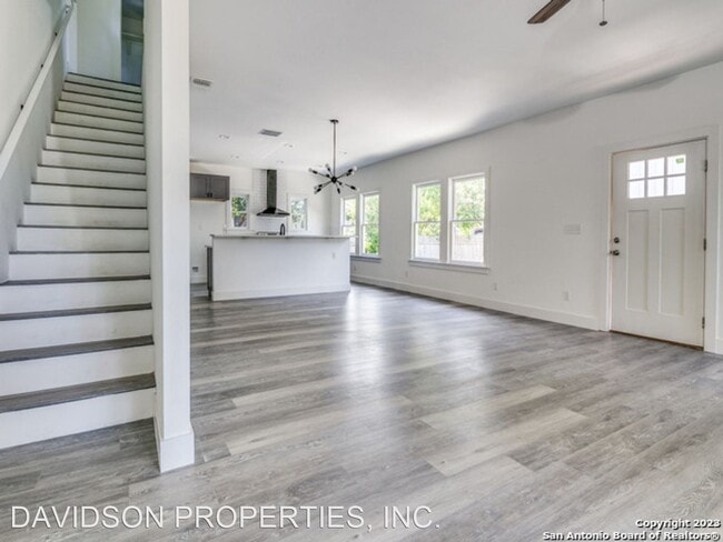Building Photo - 2 br, 2.5 bath House - 814 Burnet St #3