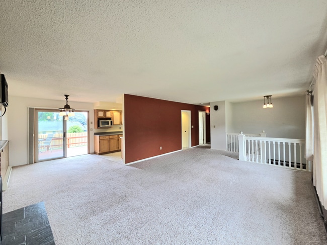 Building Photo - Over Sized 3-Bed, 2.5-Bath SFH w/ 2-Car Garage, & Fenced Backyard!
