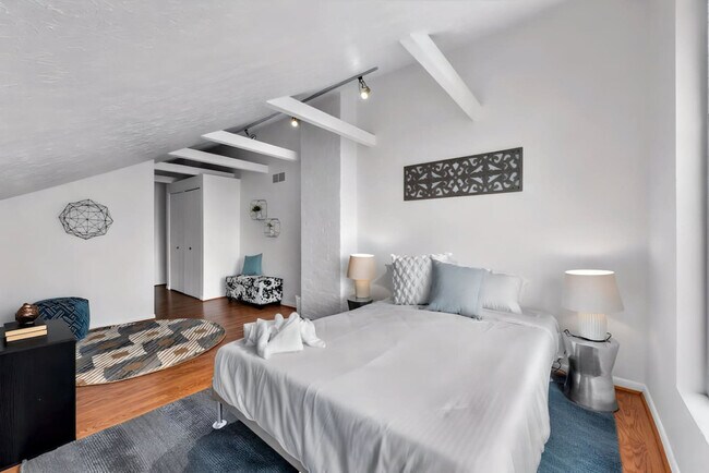 Building Photo - 962 Pavilion St