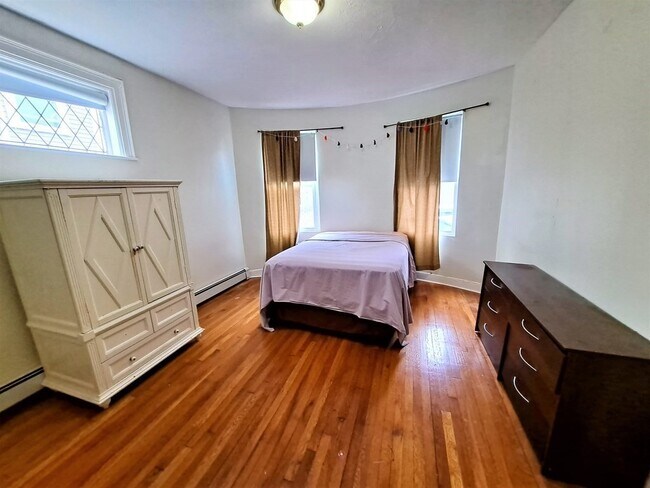Foto del edificio - 42 Brookledge St