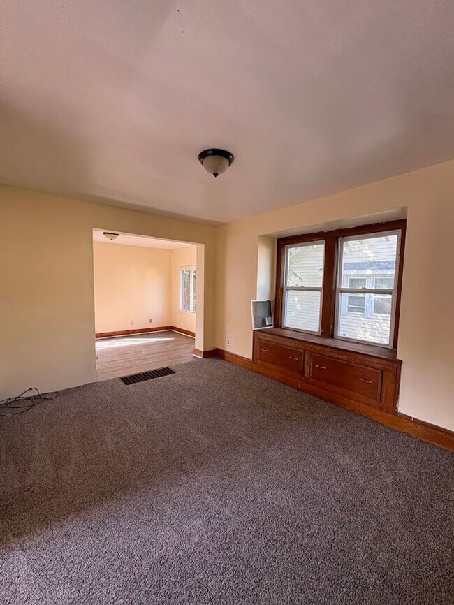 Foto del edificio - Three bedroom one bathroom home for rent