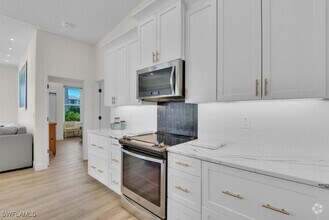Building Photo - 4022 SW 29th Ave