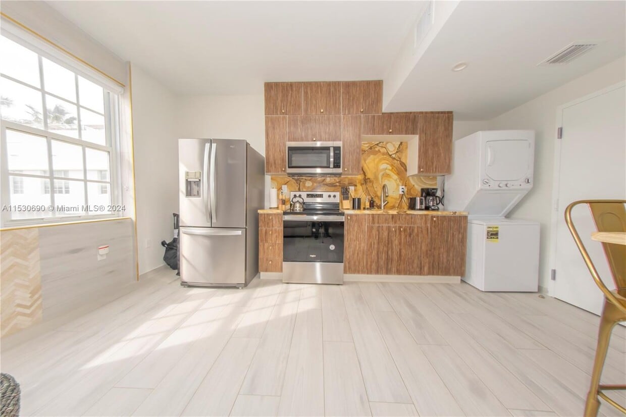 Primary Photo - 820 Ocean Dr