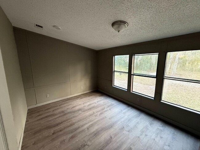 Building Photo - 503 Maple Ave