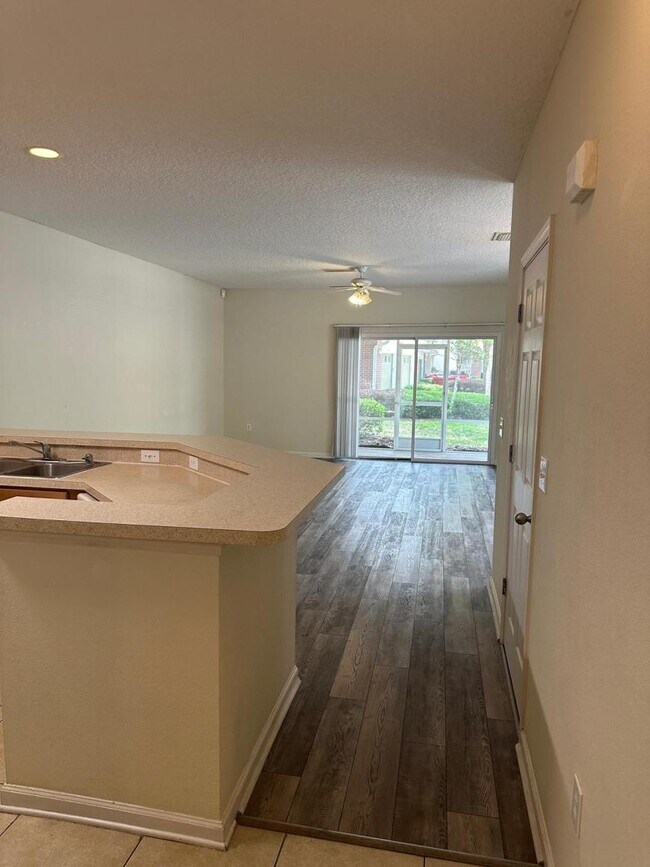 Building Photo - 3 bedroom in Jacksonville FL 32258