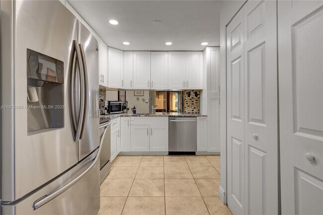 Foto del edificio - 4755 NW 30th St