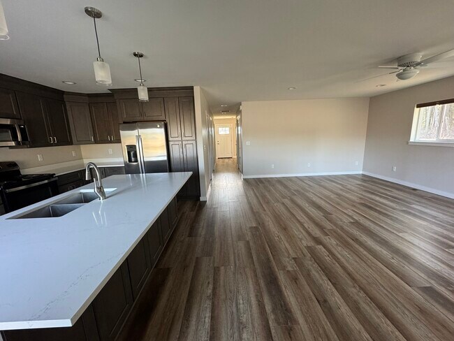 Foto del edificio - 764 Evergreen Way