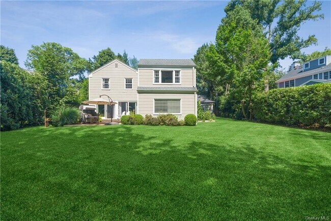 Building Photo - 627 Claflin Ave