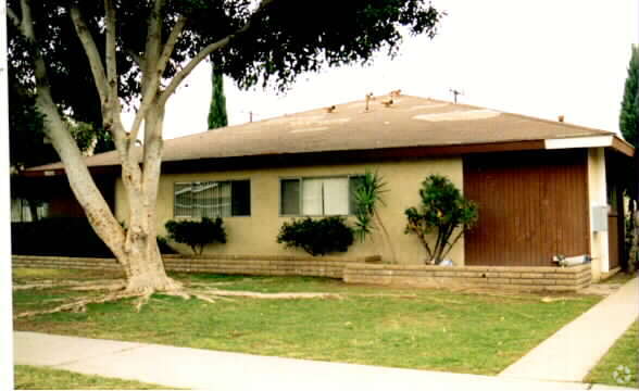 Primary Photo - 1026 N Shattuck Pl