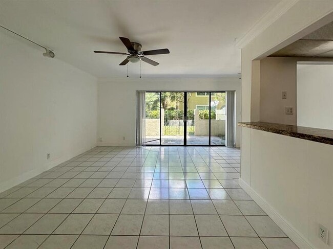Foto del edificio - 8801 W Sample Rd