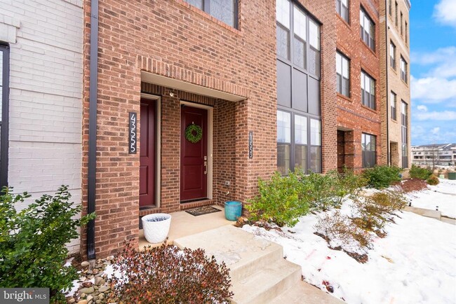 Building Photo - 43553 Charitable St