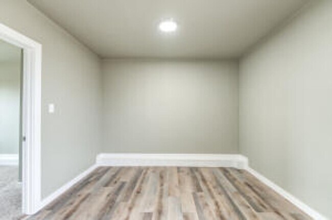 Foto del edificio - 3 bed 1 bath now available near MLK