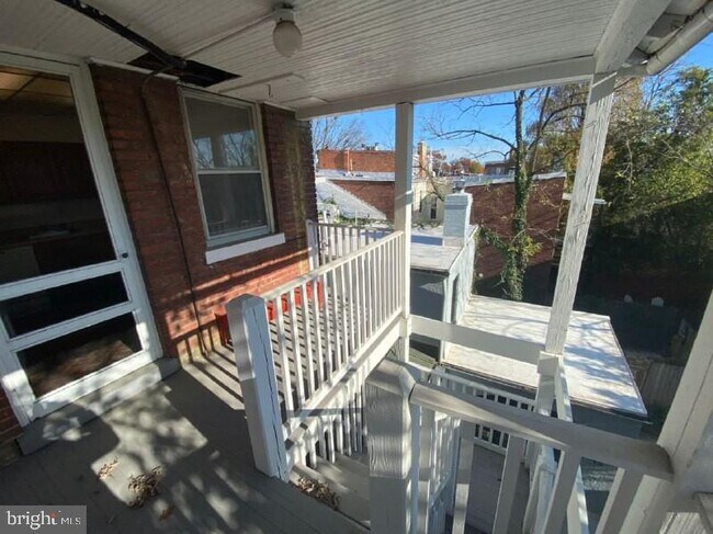 Foto del edificio - 311 Maryland Ave NE