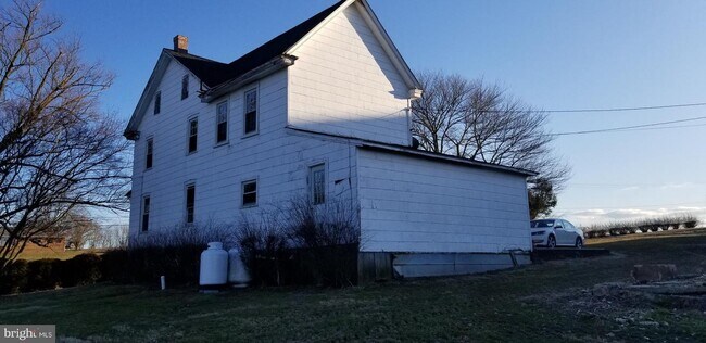 Building Photo - 439 Street Rd