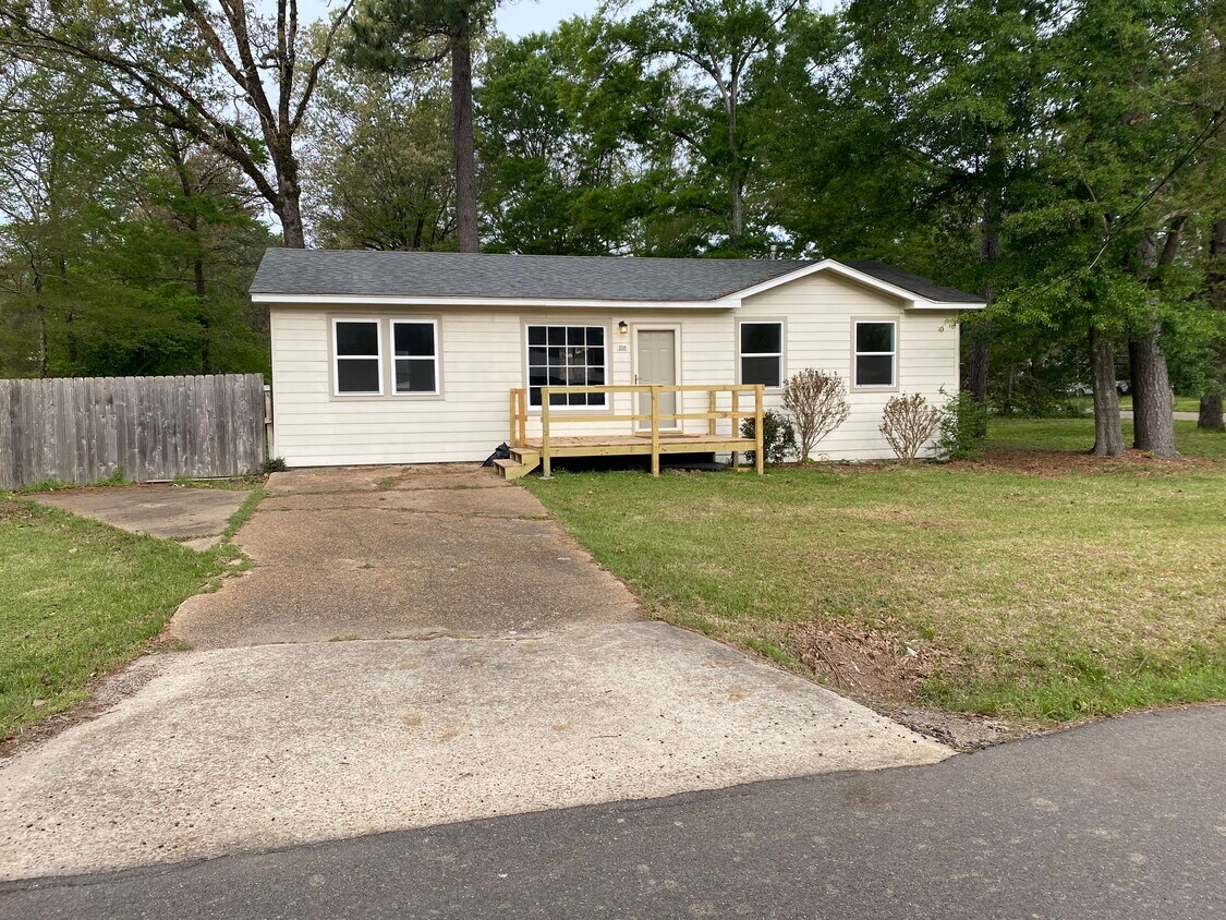 Primary Photo - 209 S Fox Hall Rd