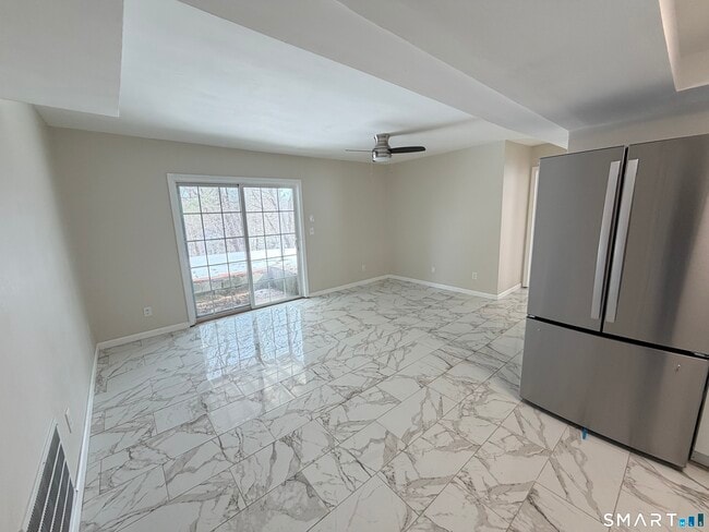 Foto del edificio - 267 Branford Rd