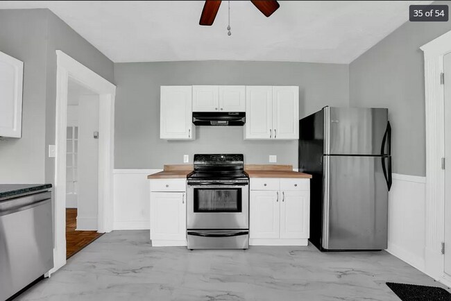 Foto del edificio - Renovated - 3 Bedroom Duplex