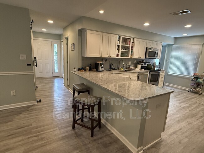 Foto del edificio - 749 Linden Ct