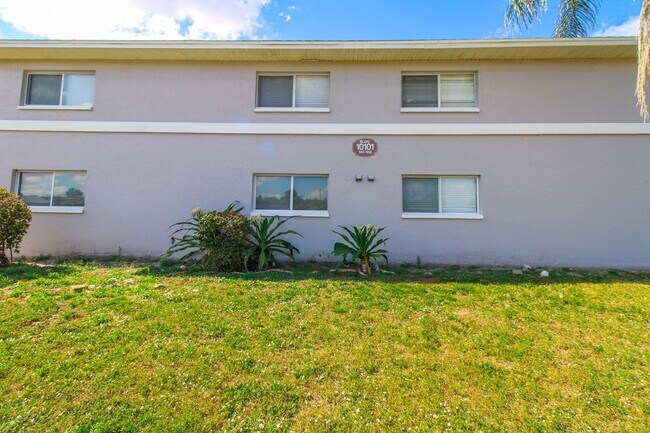 Building Photo - Recently Renovated 2-Bedroom Home in Quiet Bonita Springs Community!