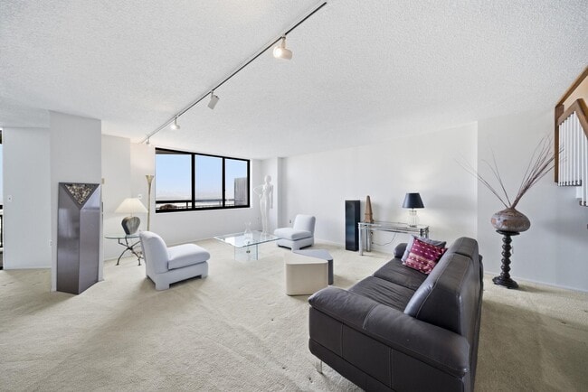 Building Photo - 2103 Harmon Cove Tower