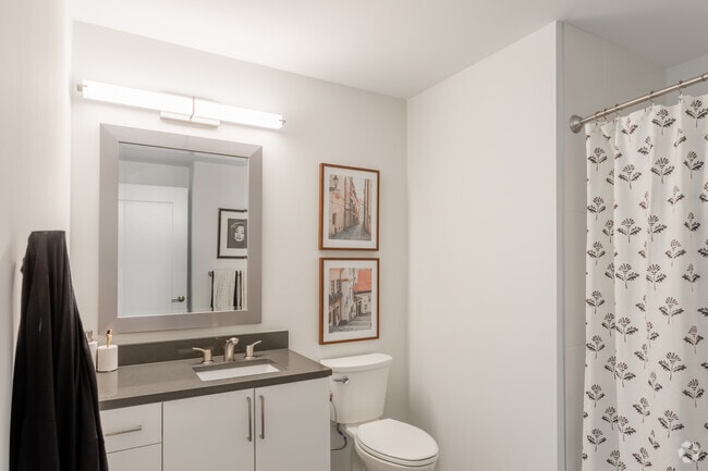 1BR, 1BA w/ Den - 730SF - Avec on H Street