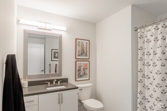 1BR, 1BA w/ Den - 730SF - Avec on H Street