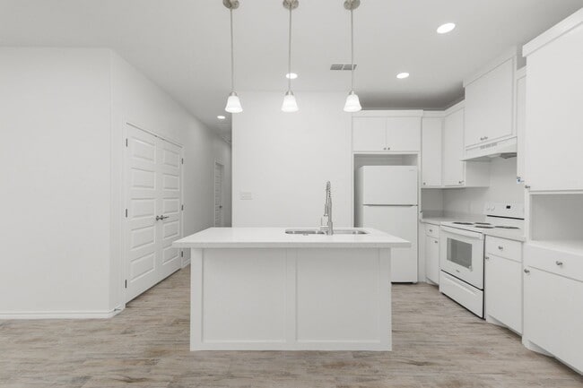 Building Photo - 2325 N Vly Cir