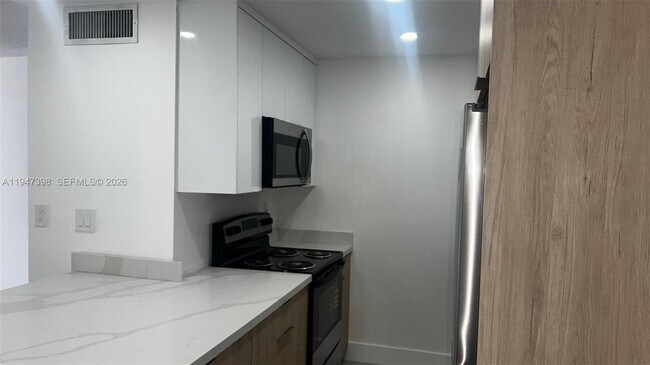 Foto del edificio - 10810 N Kendall Dr