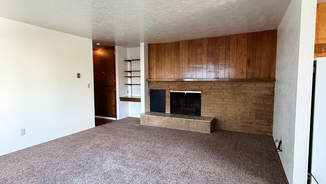 Living room with Fireplace - 620 Whitman St