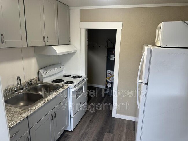 Foto del edificio - 1263 HWY 2 East - 10