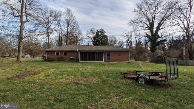 Building Photo - 6606 Belleview Dr