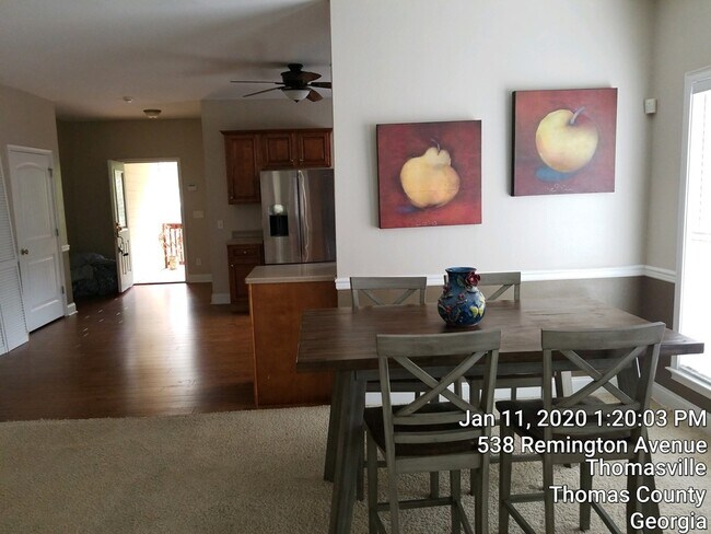 Foto del edificio - 544 Remington Ave