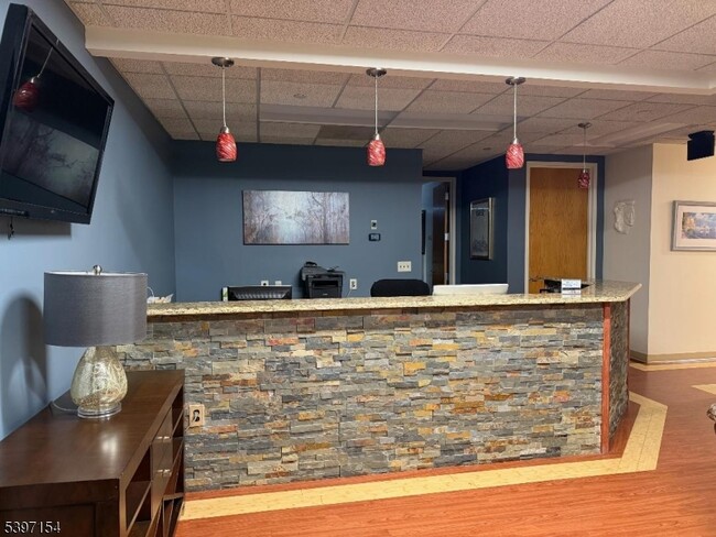 Building Photo - 16 Pocono Rd