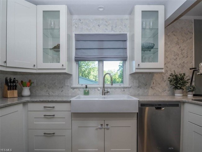 Building Photo - 685 Blueberry Hill Dr