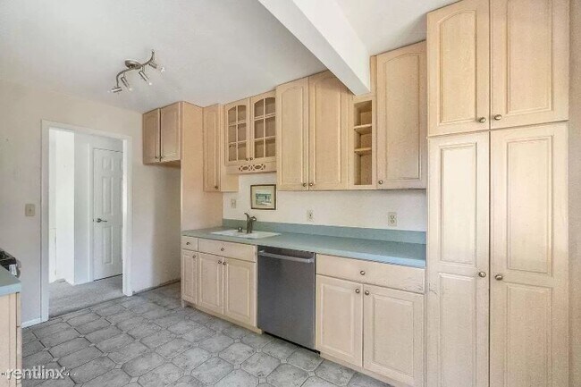 Building Photo - 4 br, 2 bath House - 150 Susan Dr