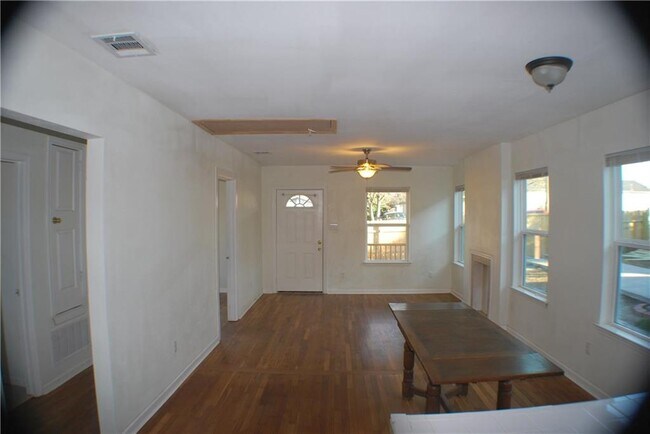 Building Photo - 6906 Carver Ave