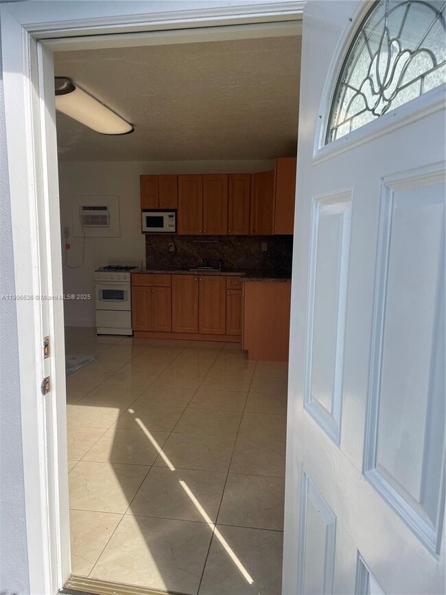 Foto del edificio - 4851 NW 192nd St