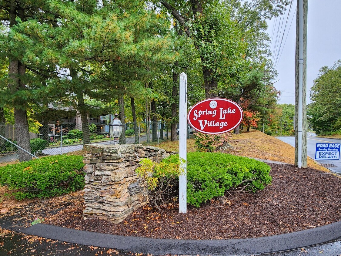 Primary Photo - 10 Deepwood Dr