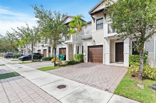 Foto del edificio - 5850 NW 104th Path
