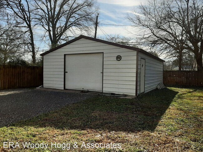 Building Photo - 3 br, 1.5 bath House - 13 Huntsman RD
