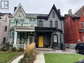 Building Photo - 148-148 Dovercourt Rd