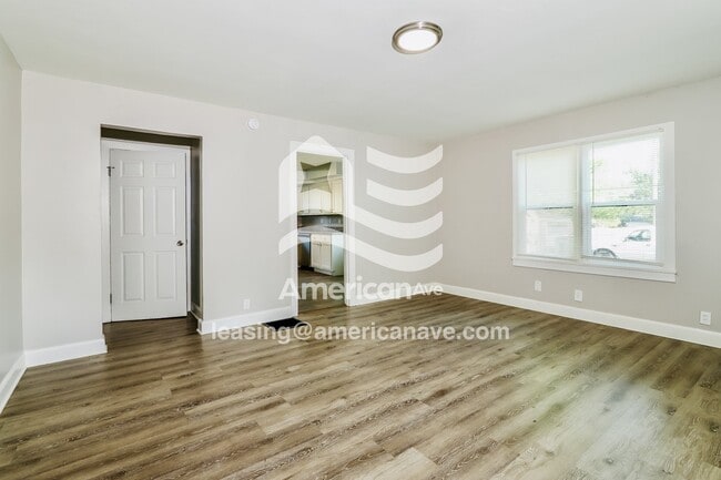 Building Photo - 1004 Korb Ave