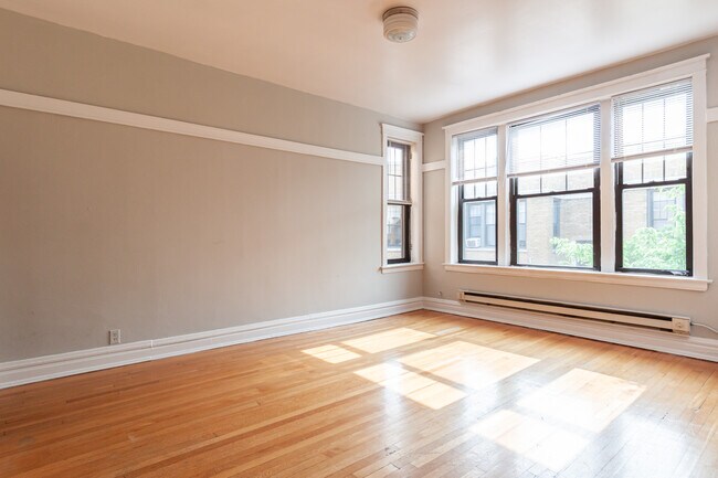 Foto del edificio - 717 W Barry Ave