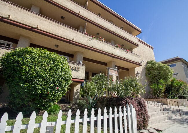 Foto del edificio - 5412 Lindley Ave