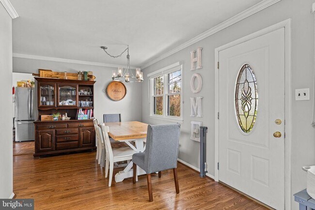 Building Photo - 268 Maple Ave